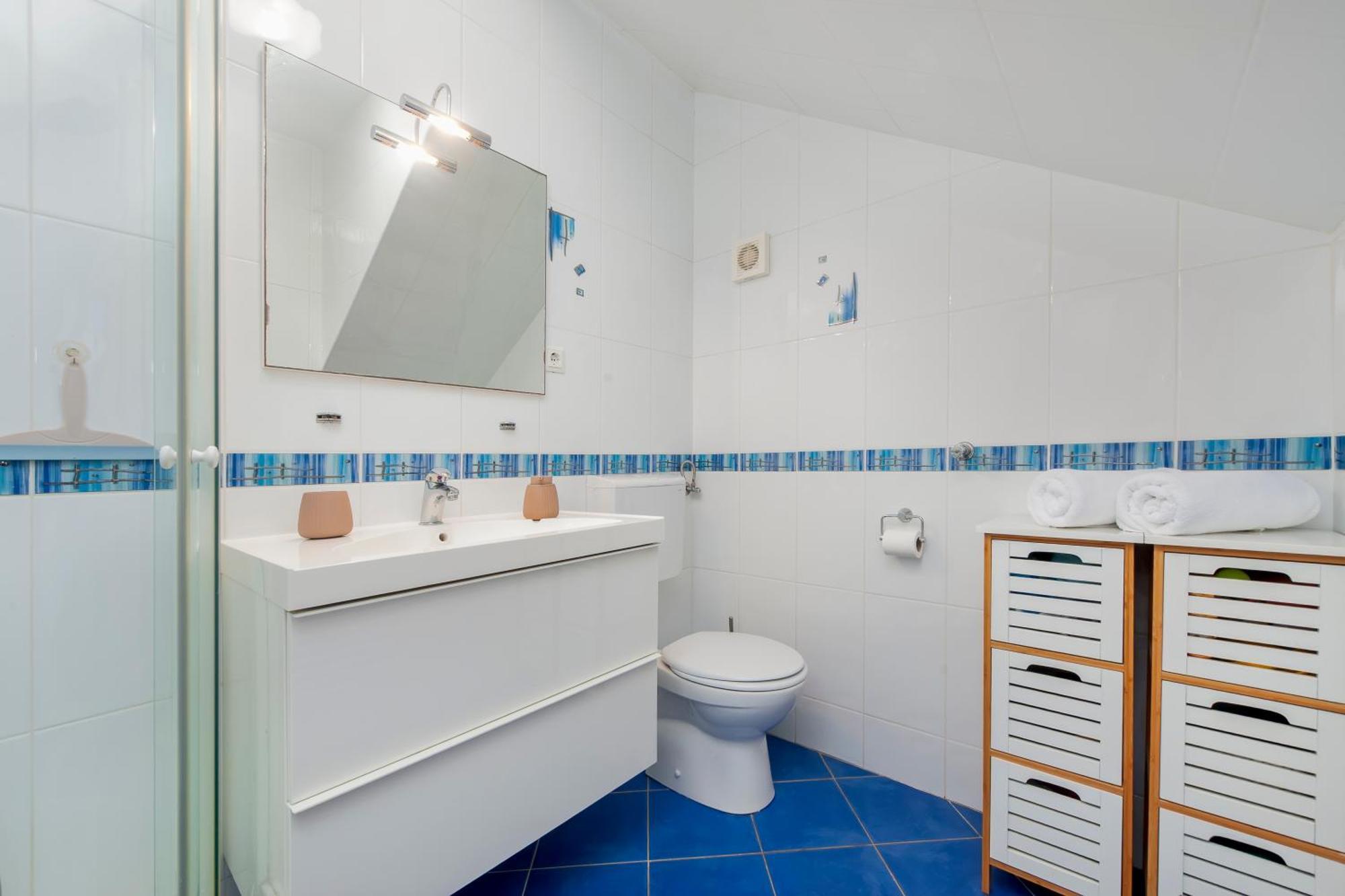 One-Bedroom Suite,1691981586:JPEG